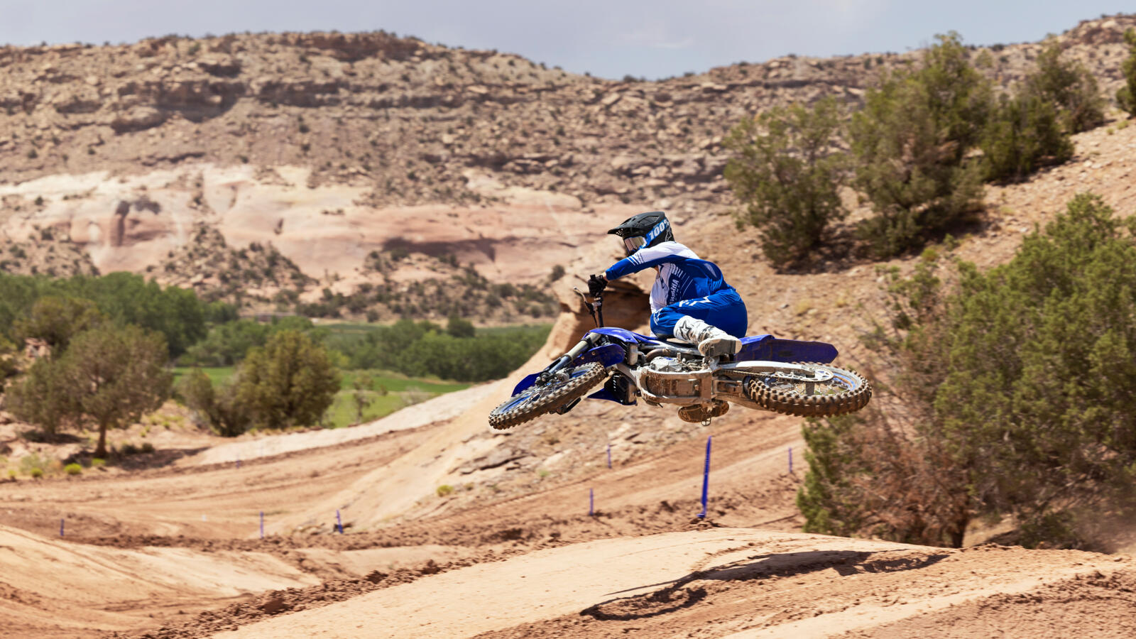 2023_YAM_YZ450F_EU_DPBSE_ACT_003_03_preview.jpg