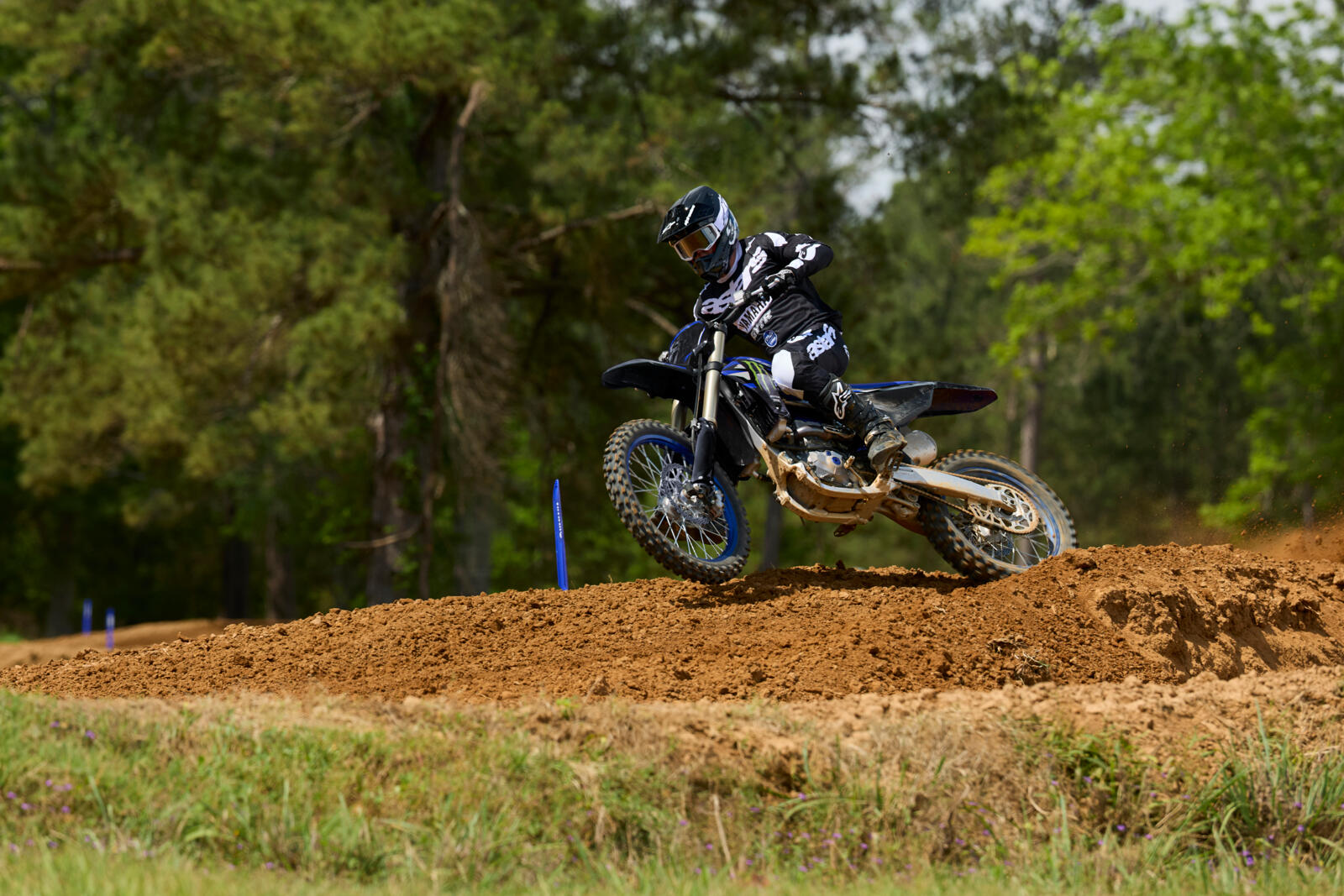 2027_YAM_YZ250FSV_EU_YB_ACT_002_03_preview.jpg