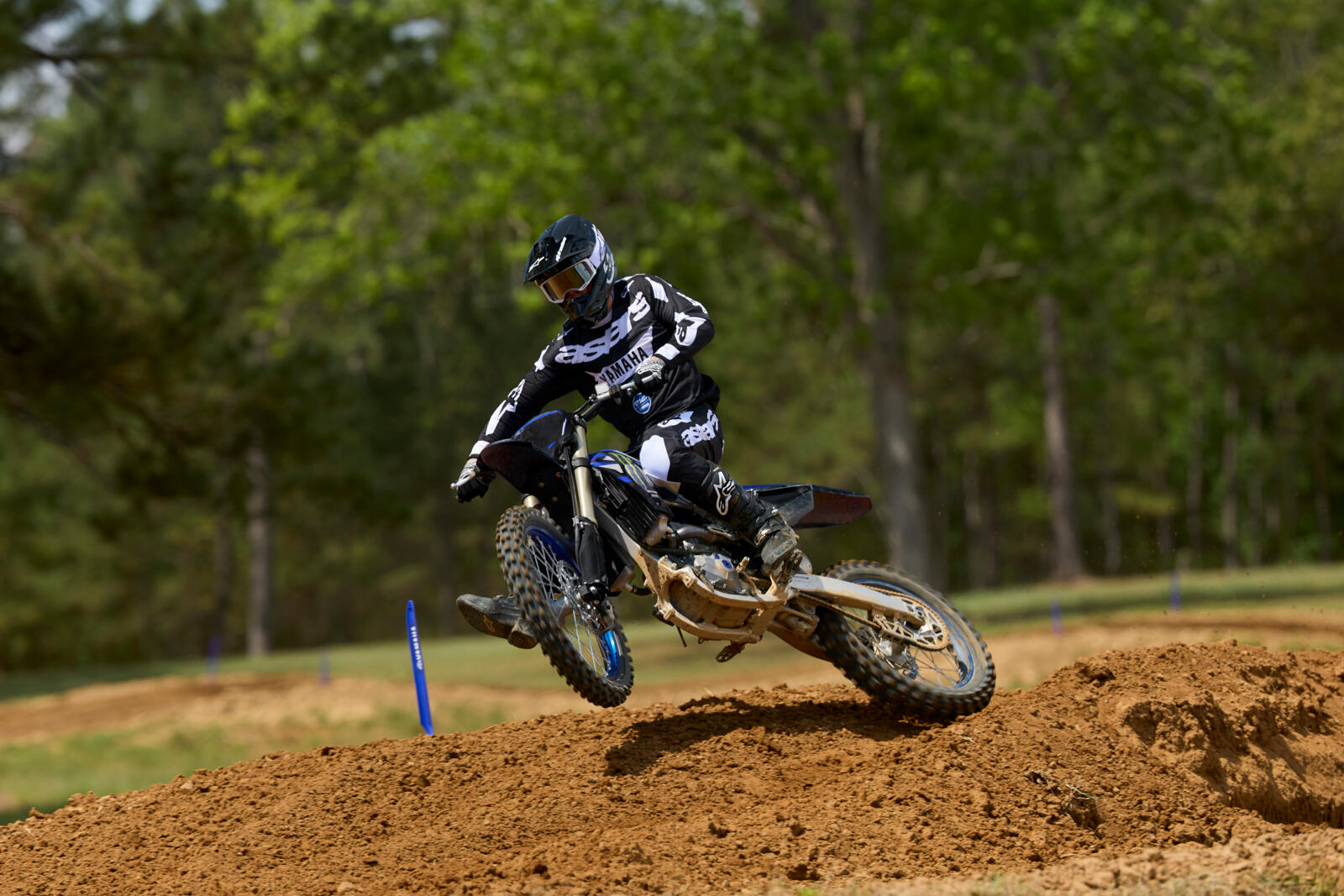 2027_YAM_YZ250FSV_EU_YB_ACT_003_03_preview.jpg