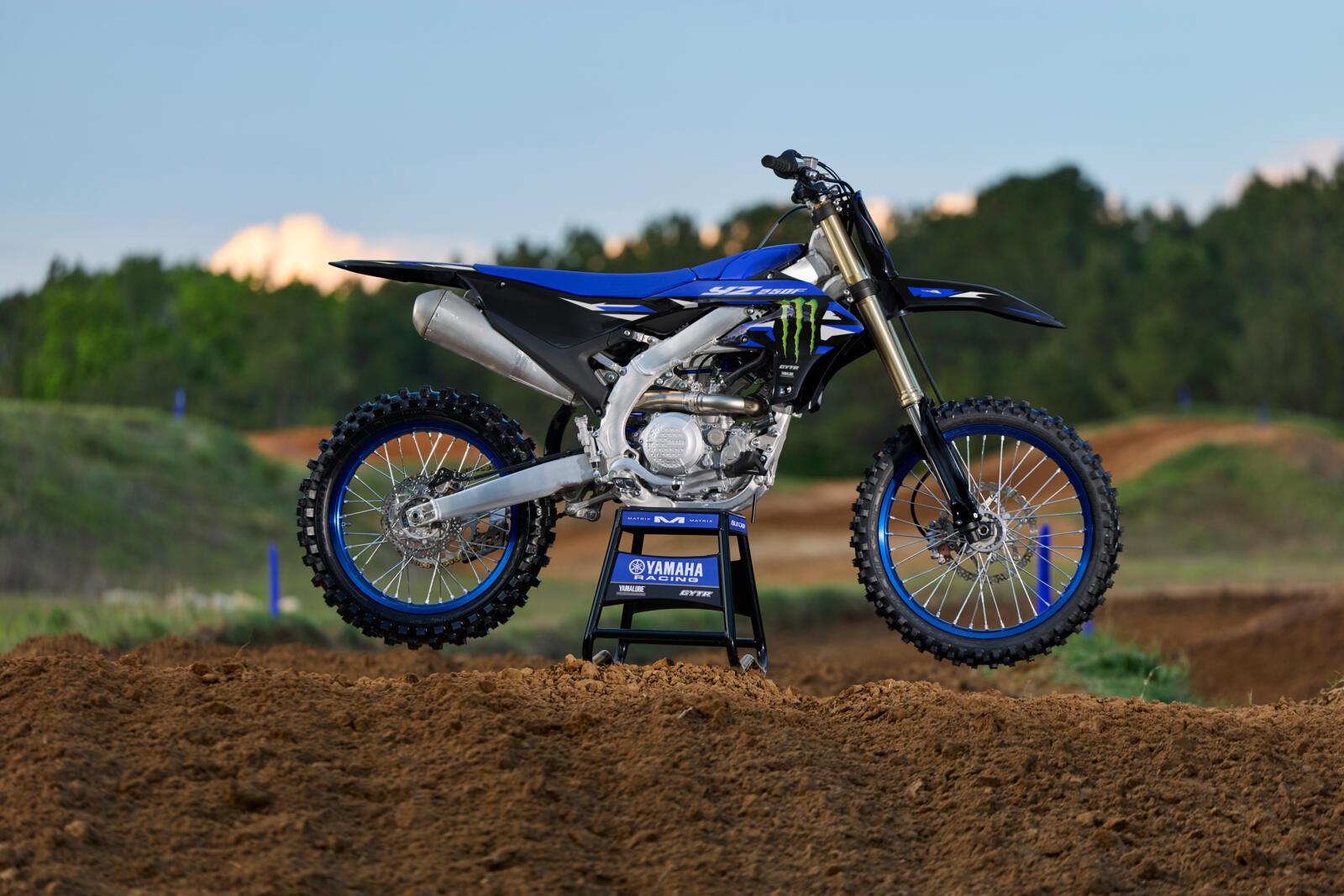 2027_YAM_YZ250FSV_EU_YB_STA_002_03_preview.jpg