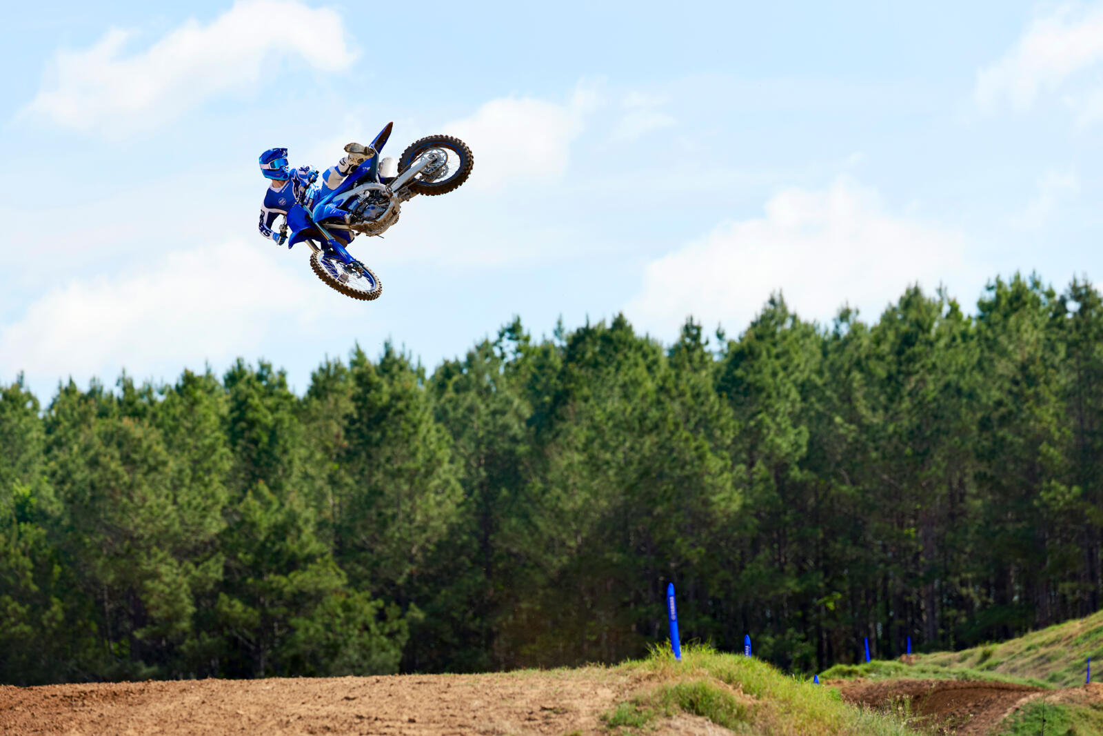 2027_YAM_YZ250F_EU_DPBSE_ACT_002_03_preview.jpg