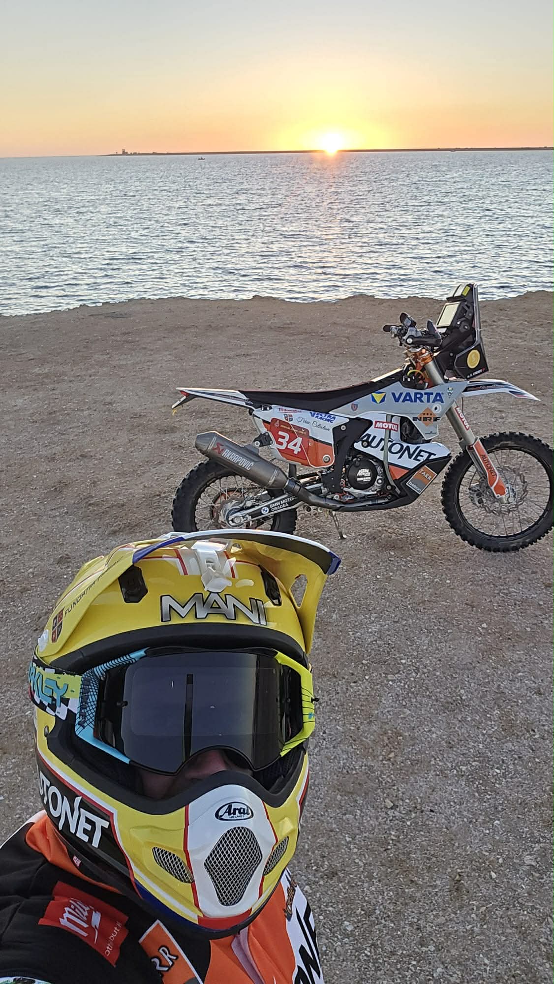 Mani Gyenes a continuat Dakarul după un impact dur: rolul decisiv al căștii Arai