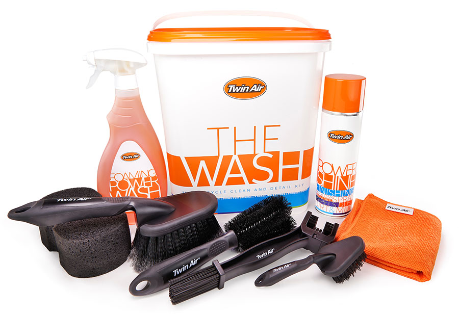 „The Wash” de la Twin Air, kit complet de curățare și detailing al motocicletei, spumă de reducere a decibelilor și kituri Power Flow pentru Triumph și Ducati