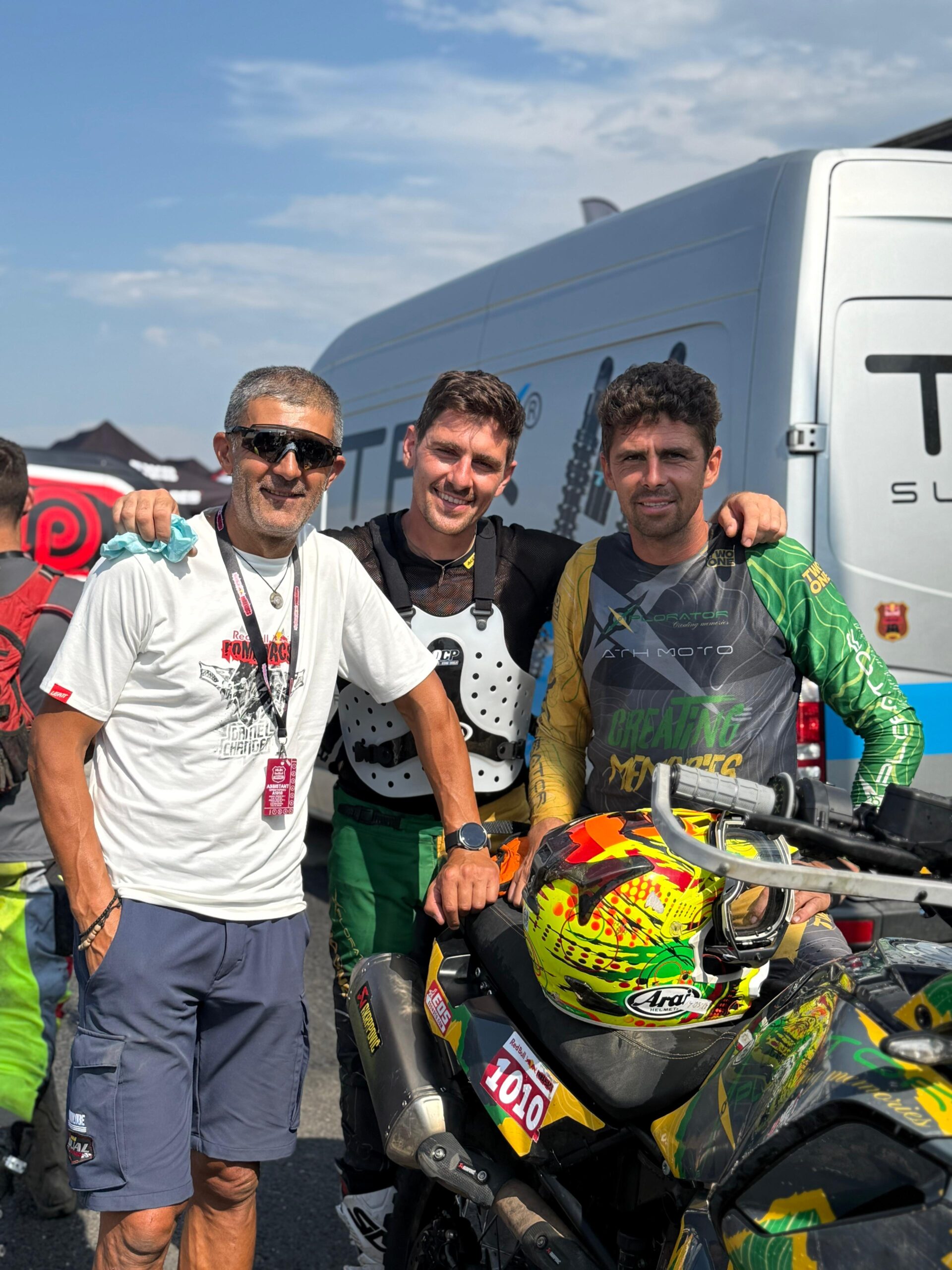 Dream Team la Red Bull Romaniacs: frații Adrian și Julian Răduță, rideri la clasele Adventure, asistent personal, Ciprian Popescu