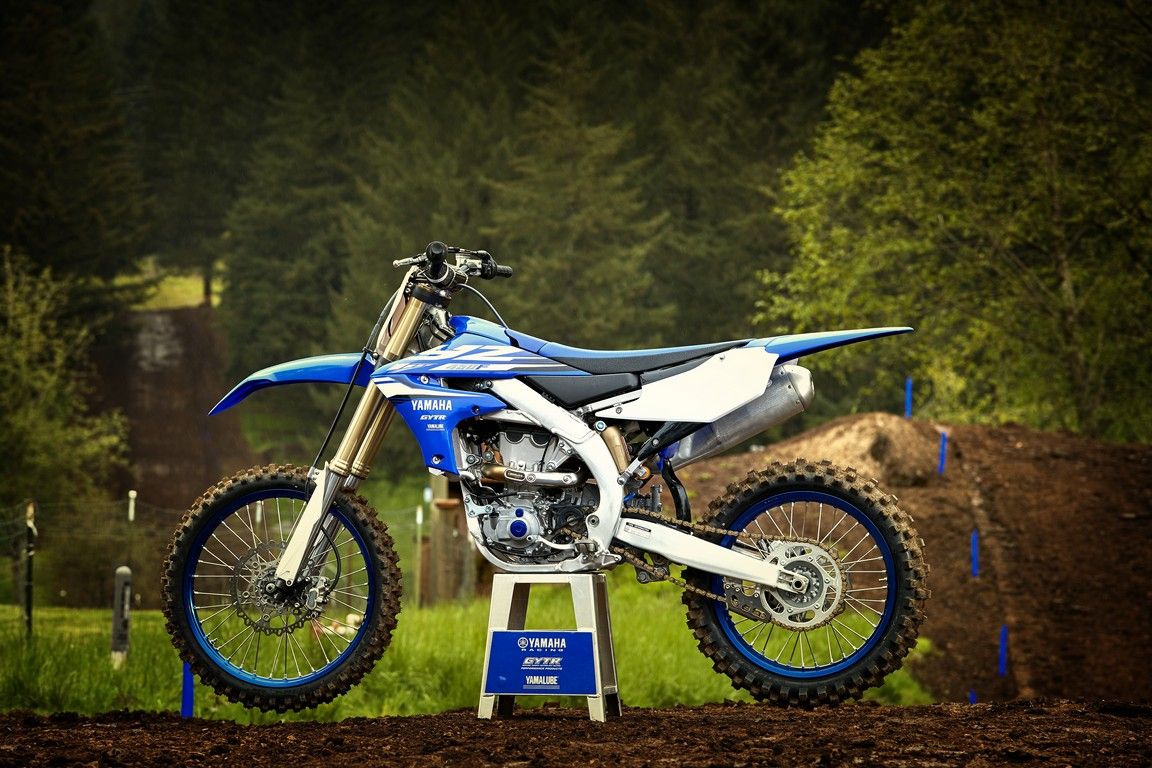 Complet reînnoită, Yamaha YZ450F m.y. 2018 este prima motocicletă cu aplicaţie smartphone pentru reglajul puterii