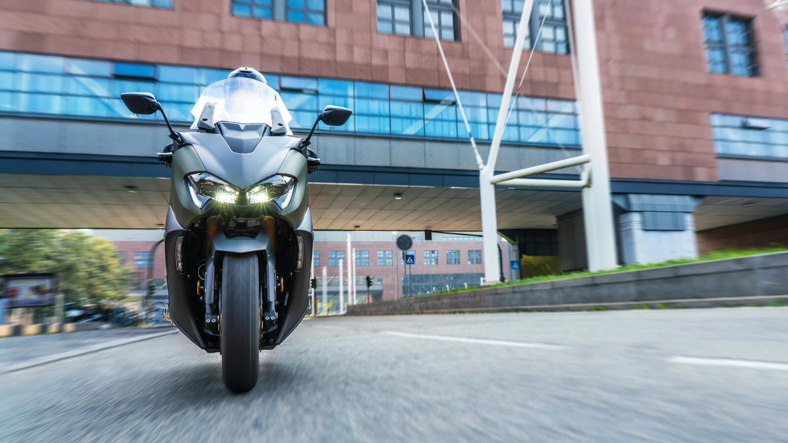 Scuterele sport de la Yamaha sunt pregatite pentru 2021! TMAX si XMAX continua ofensiva!