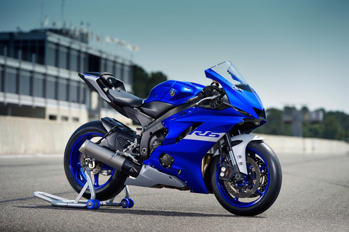 Faceti cunostinta cu noua Yamaha R6 Race!