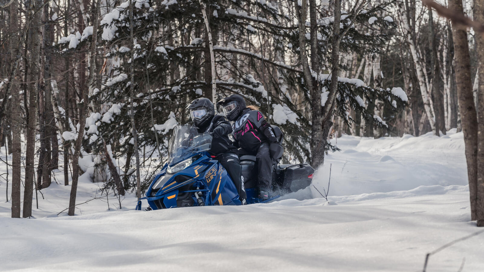 Pe repede inainte: acesta este noul snowmobil Yamaha SRX LE, alaturi de intreaga gama de “imblanzitoare de zapada” Yamaha, pentru sezonul 2022! — imagine 31