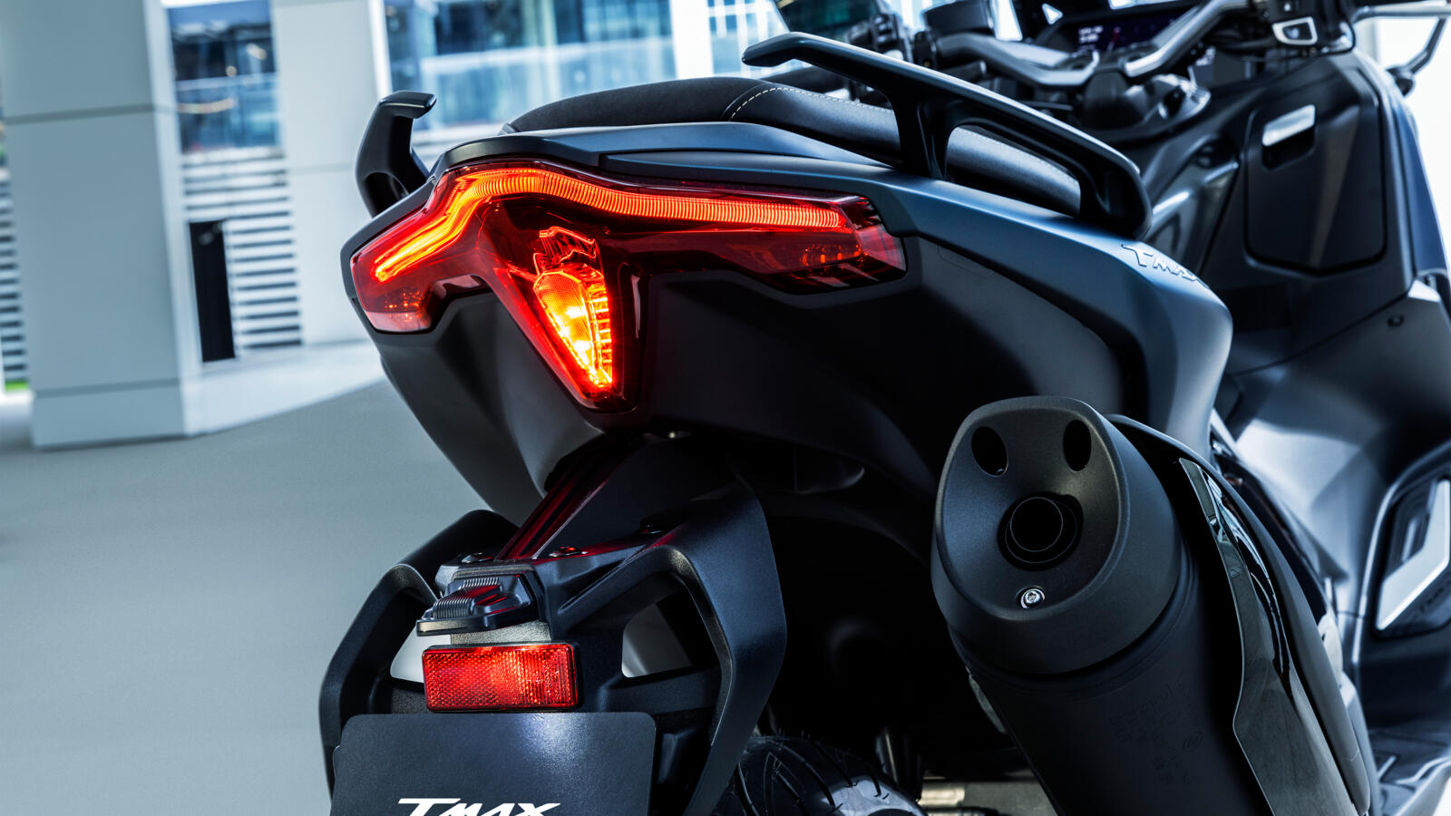 Noi scutere sport Yamaha TMAX și TMAX Tech MAX. — imagine 12