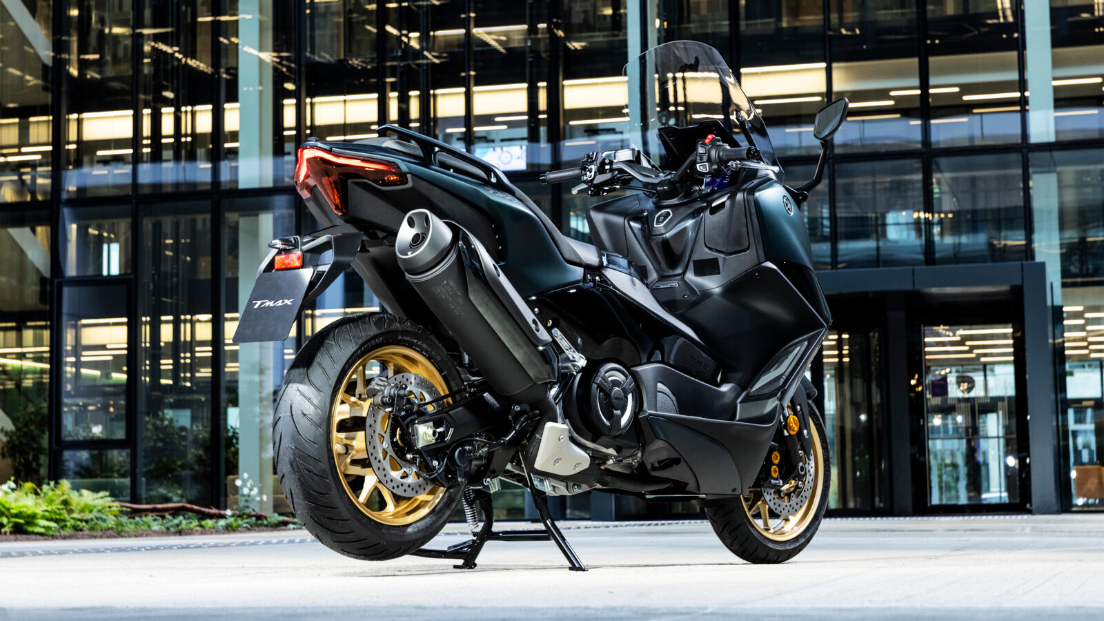 Noi scutere sport Yamaha TMAX și TMAX Tech MAX. — imagine 15