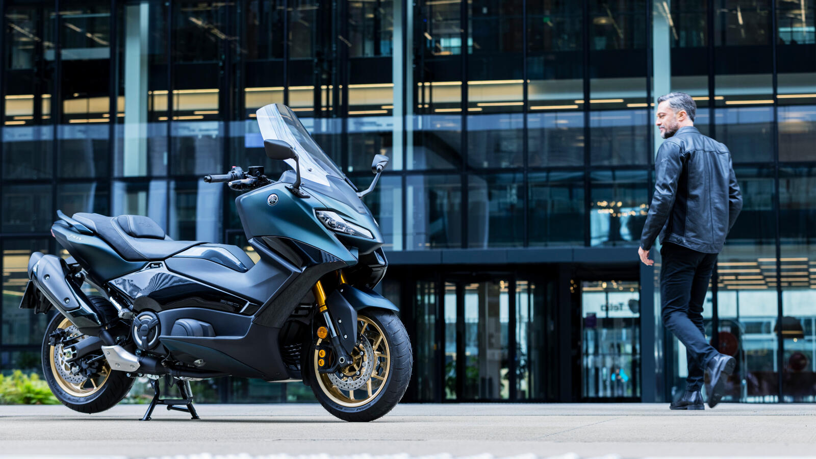 Noi scutere sport Yamaha TMAX și TMAX Tech MAX. — imagine 17