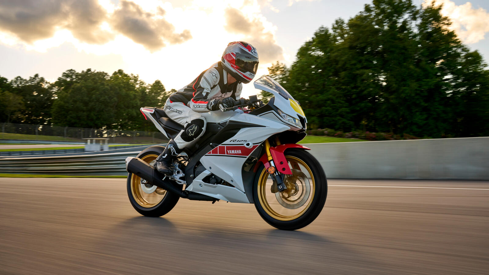 Modelele Yamaha R-Series 2022 sărbătoresc istoria curselor Grand Prix Yamaha — imagine 64
