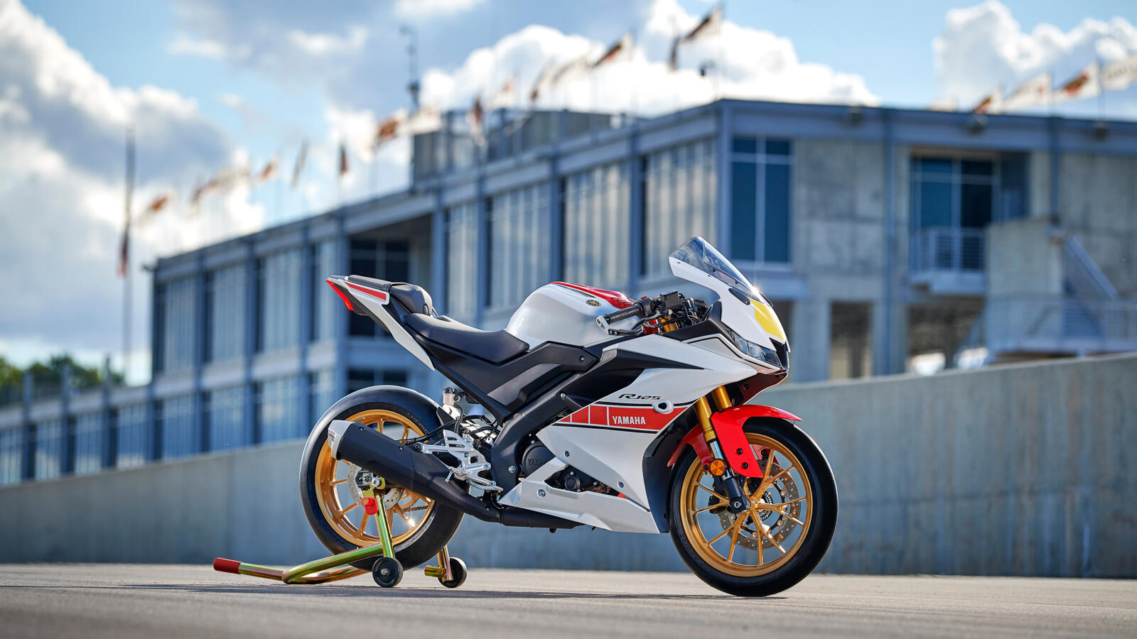 Modelele Yamaha R-Series 2022 sărbătoresc istoria curselor Grand Prix Yamaha — imagine 67