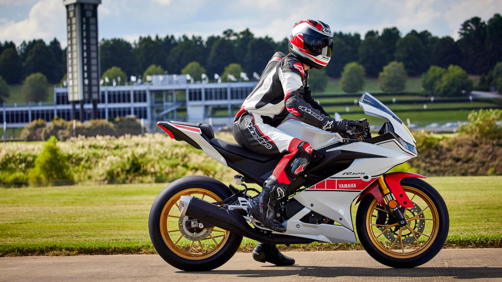 Modelele Yamaha R-Series 2022 sărbătoresc istoria curselor Grand Prix Yamaha — imagine 68
