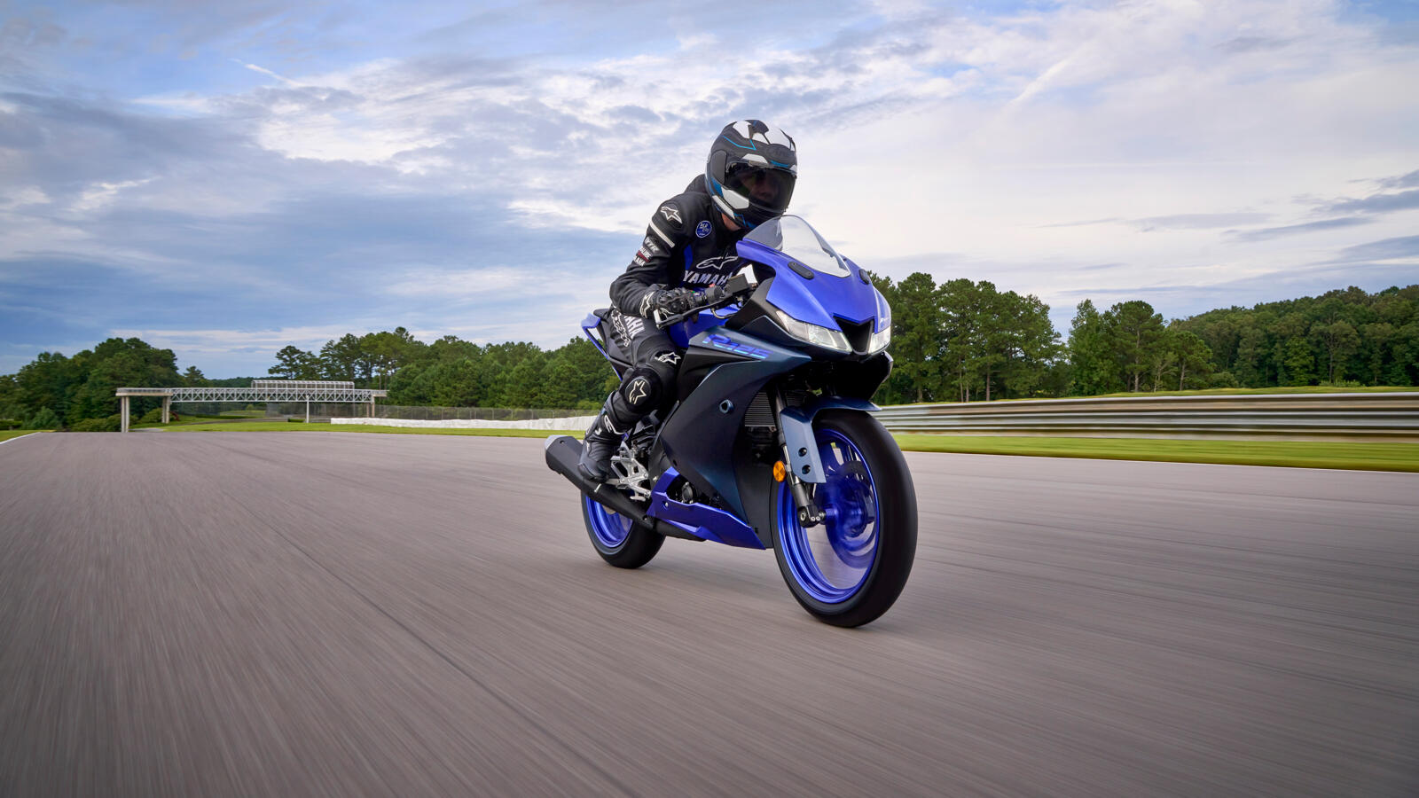 Modelele Yamaha R-Series 2022 sărbătoresc istoria curselor Grand Prix Yamaha — imagine 49