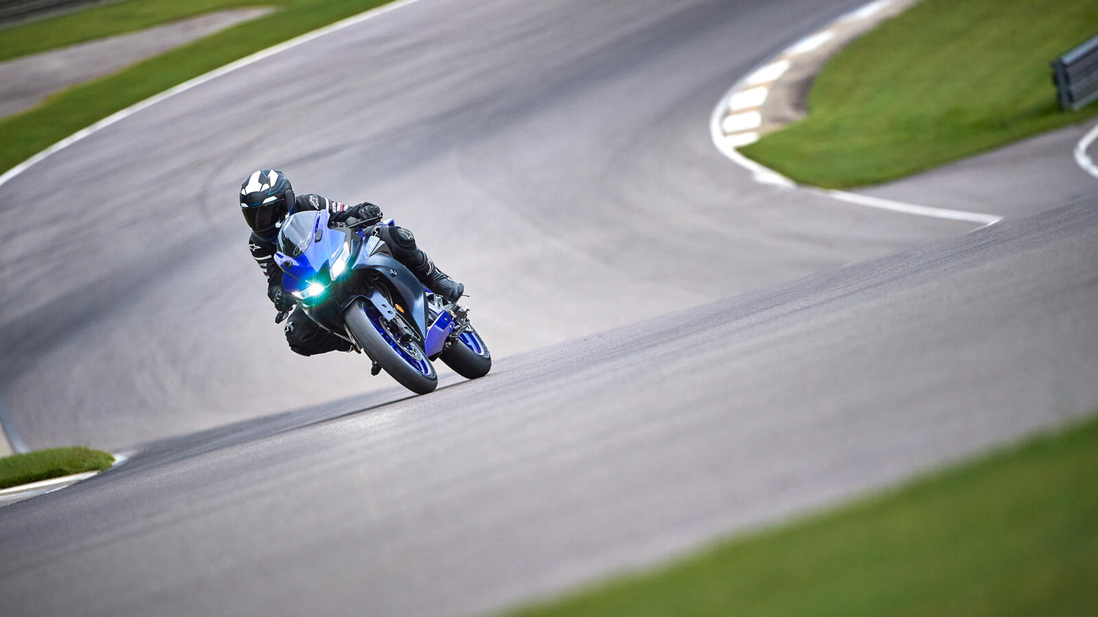 Modelele Yamaha R-Series 2022 sărbătoresc istoria curselor Grand Prix Yamaha — imagine 50