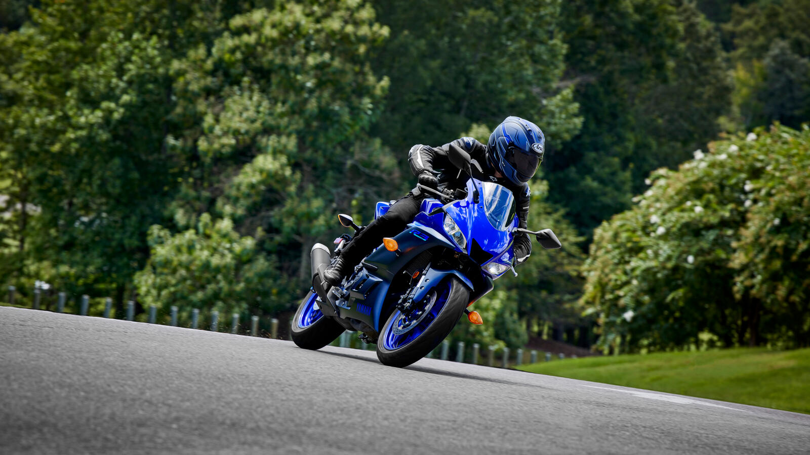 Modelele Yamaha R-Series 2022 sărbătoresc istoria curselor Grand Prix Yamaha — imagine 74