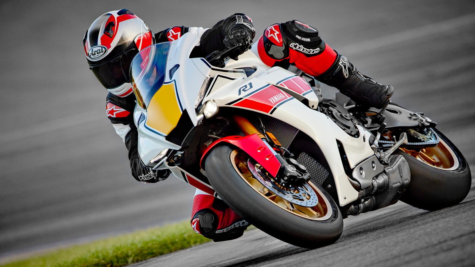 Modelele Yamaha R-Series 2022 sărbătoresc istoria curselor Grand Prix Yamaha — imagine 40