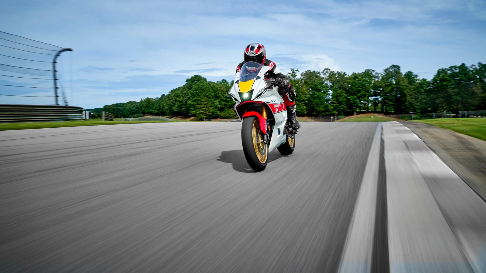 Modelele Yamaha R-Series 2022 sărbătoresc istoria curselor Grand Prix Yamaha — imagine 5