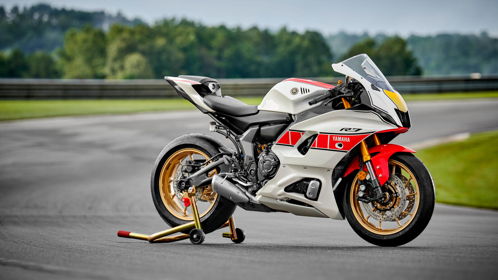 Modelele Yamaha R-Series 2022 sărbătoresc istoria curselor Grand Prix Yamaha — imagine 11