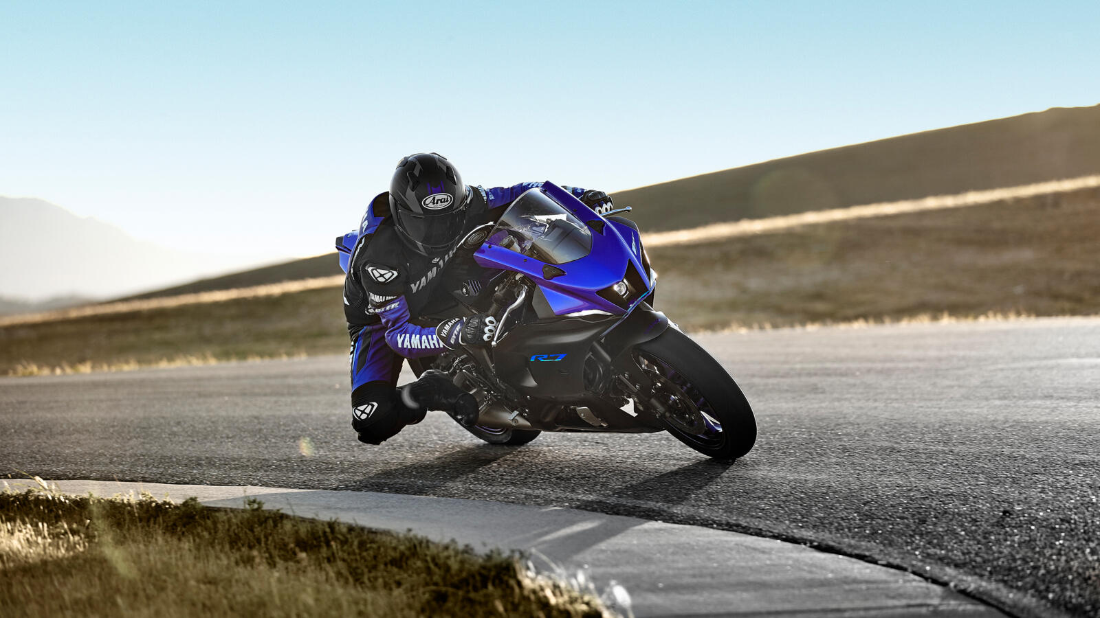 Noua Yamaha R7, sportivitate pe intelesul tuturor!