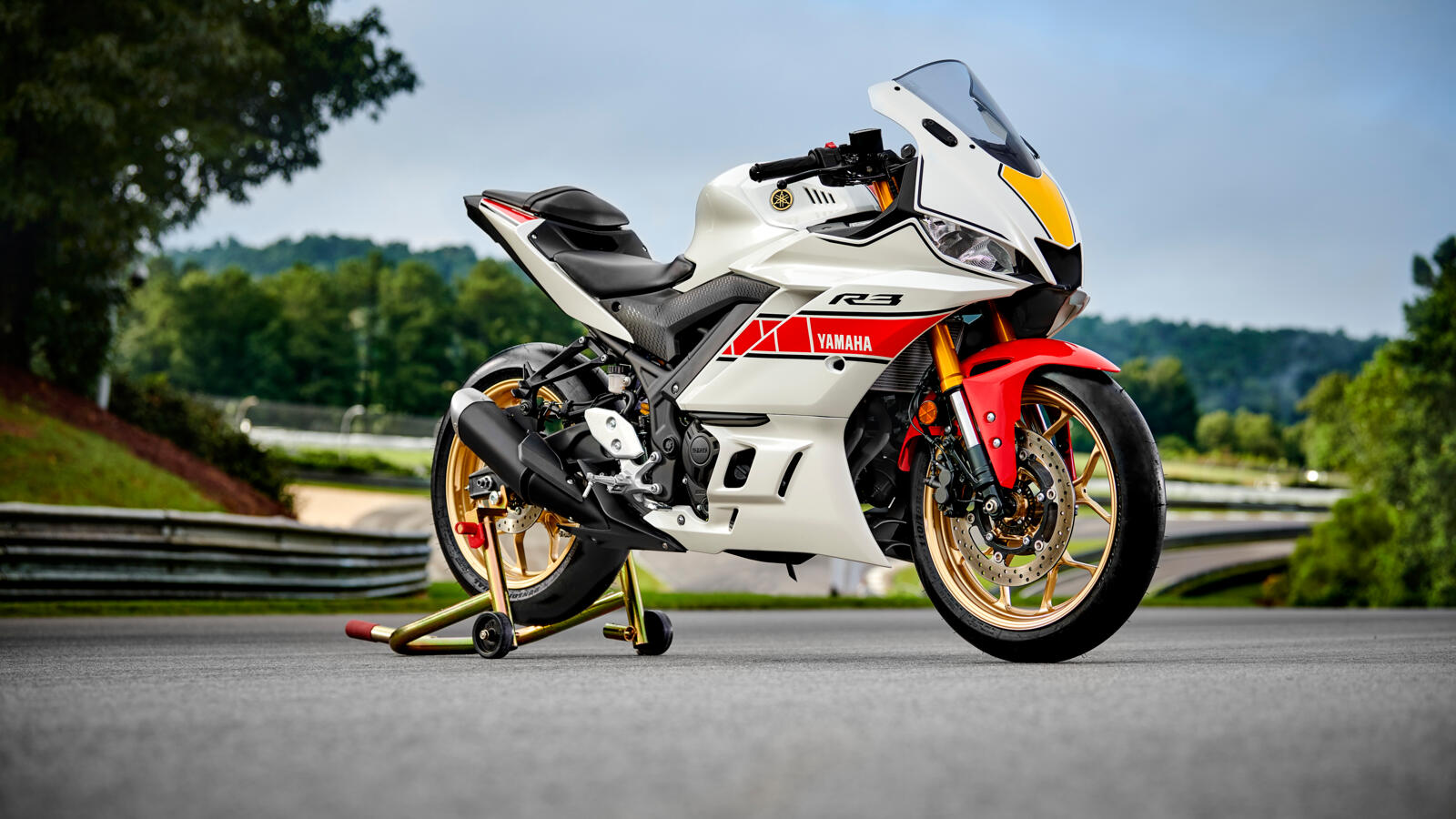 Modelele Yamaha R-Series 2022 sărbătoresc istoria curselor Grand Prix Yamaha — imagine 90