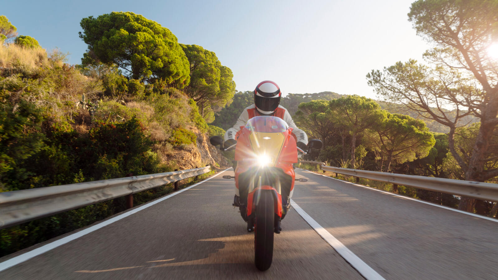 Născut emblematic: Noul XSR900 GP — imagine 2