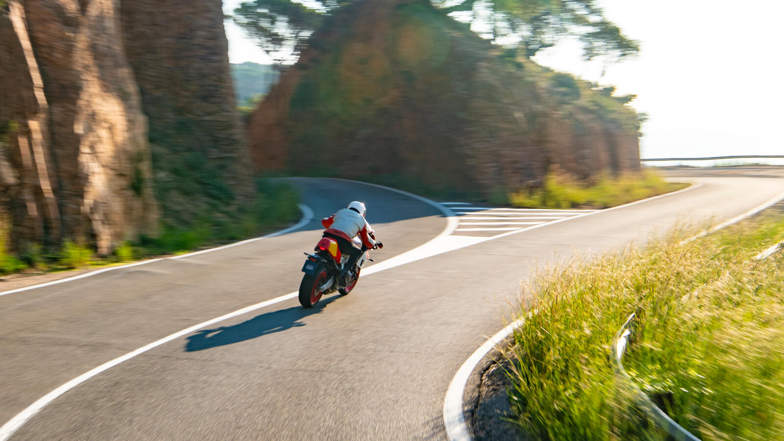 Născut emblematic: Noul XSR900 GP — imagine 3