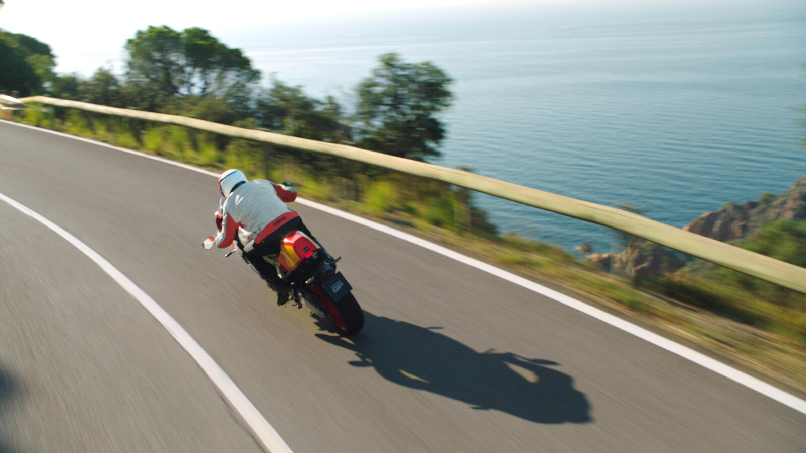 Născut emblematic: Noul XSR900 GP — imagine 5