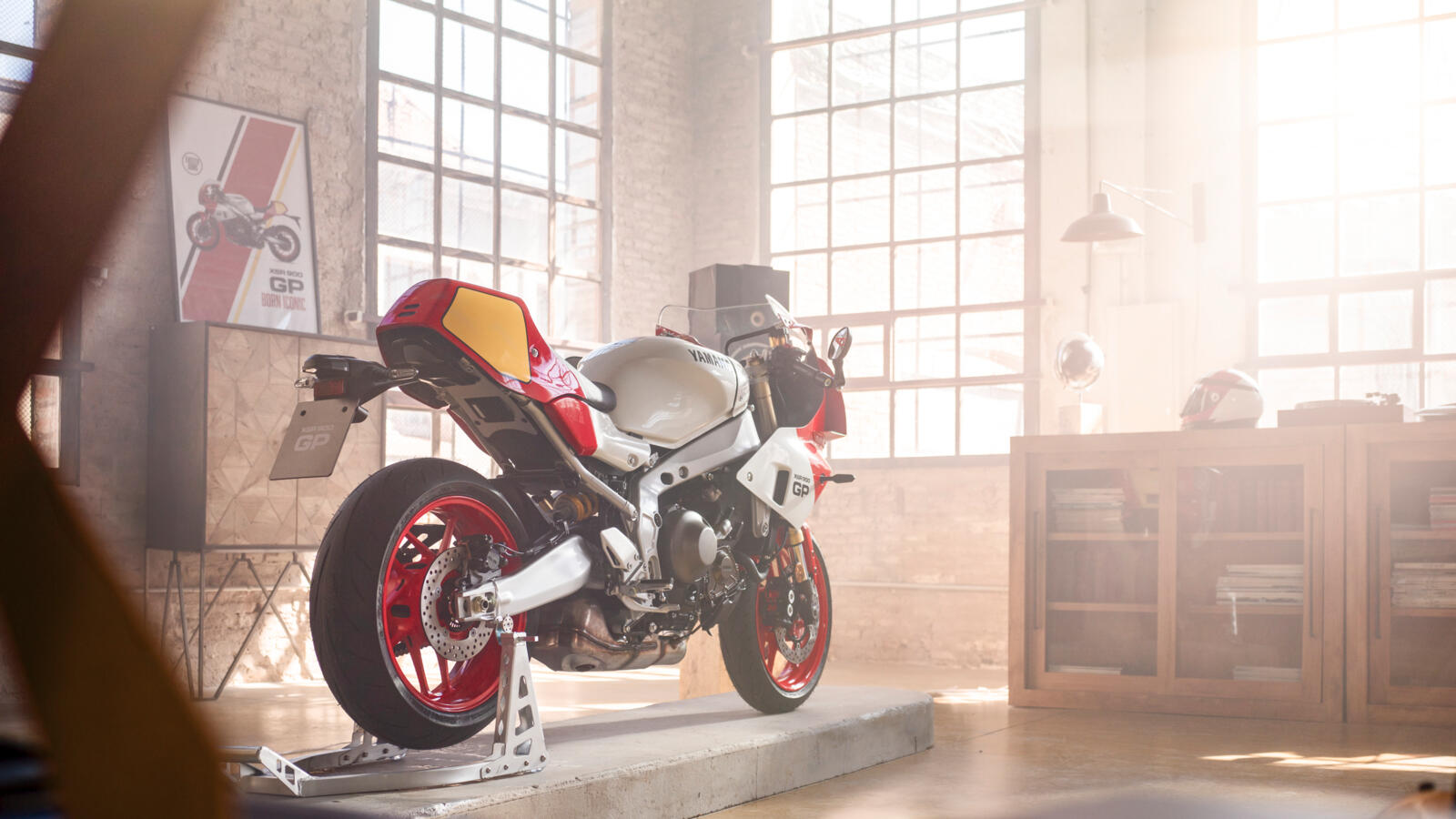 Născut emblematic: Noul XSR900 GP — imagine 22