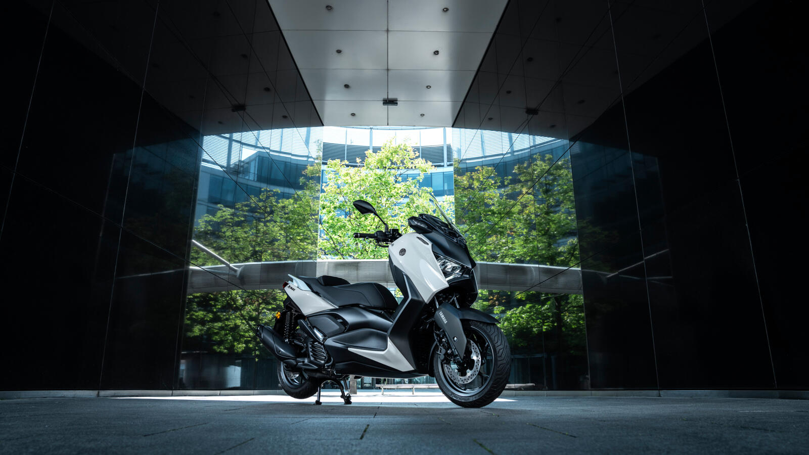 Scutere sport XMAX 2025. — imagine 38