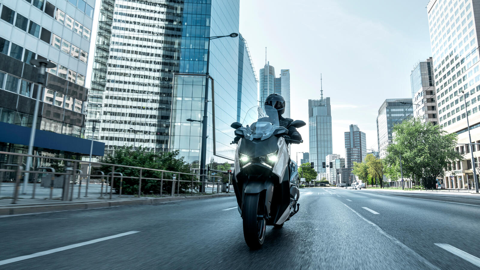 Scutere sport XMAX 2025. — imagine 61