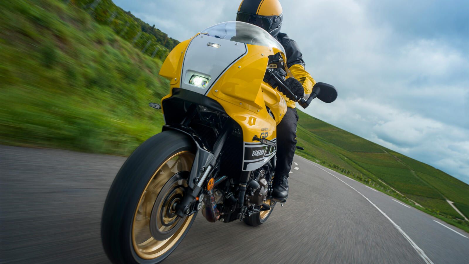 „REGELE” SE ÎNTOARCE: YAMAHA XSR900 GP 2026 — imagine 4