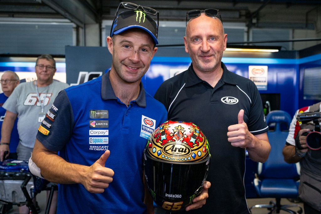 Jonathan Rea s-a retras din WorldSBK purtând o cască Arai cu design special