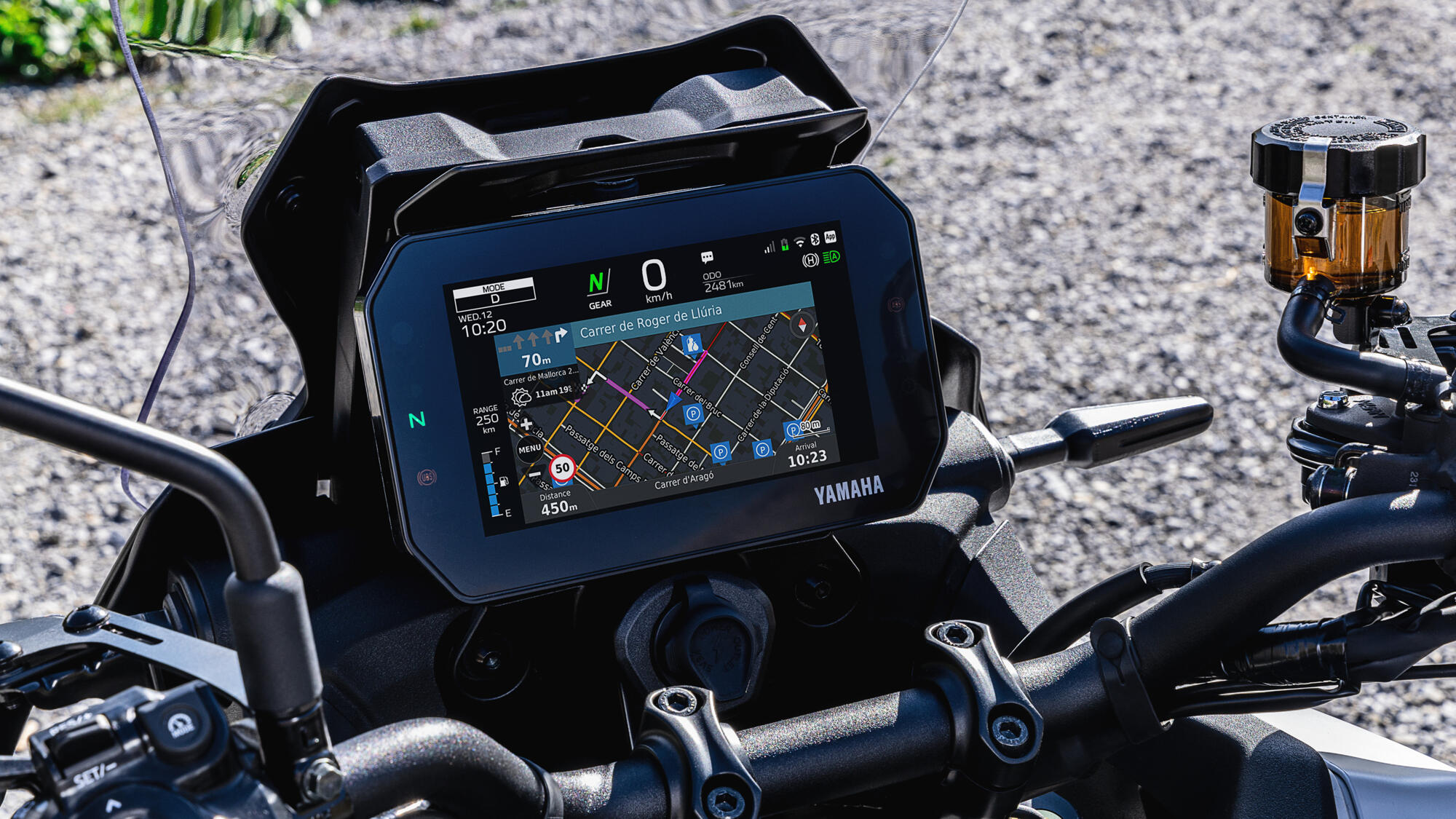 Bord TFT de 7" cu navigare Garmin integrată complet
