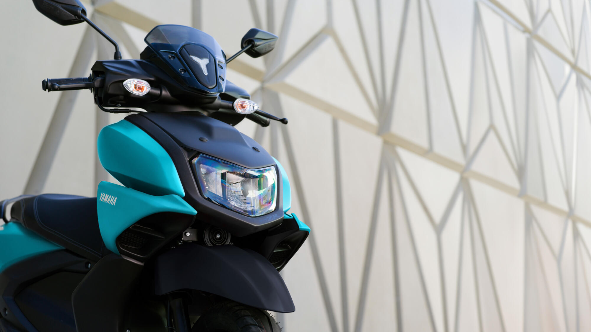 Design dinamic, stil motocicletă, al caroseriei