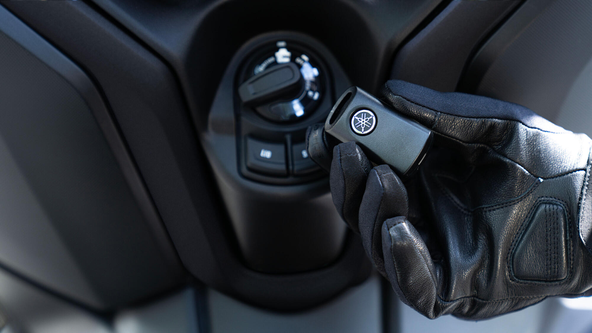 Sistem de pornire fără cheie Smart Key