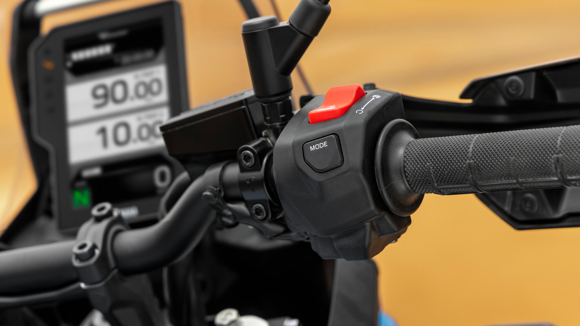 Moduri electronice de accelerație și de condus pentru control maxim