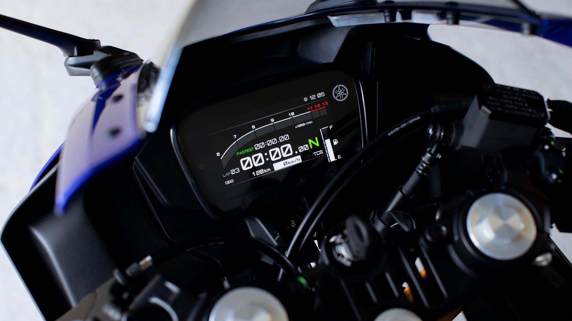 Instrumente TFT de 5", inspirate de R1