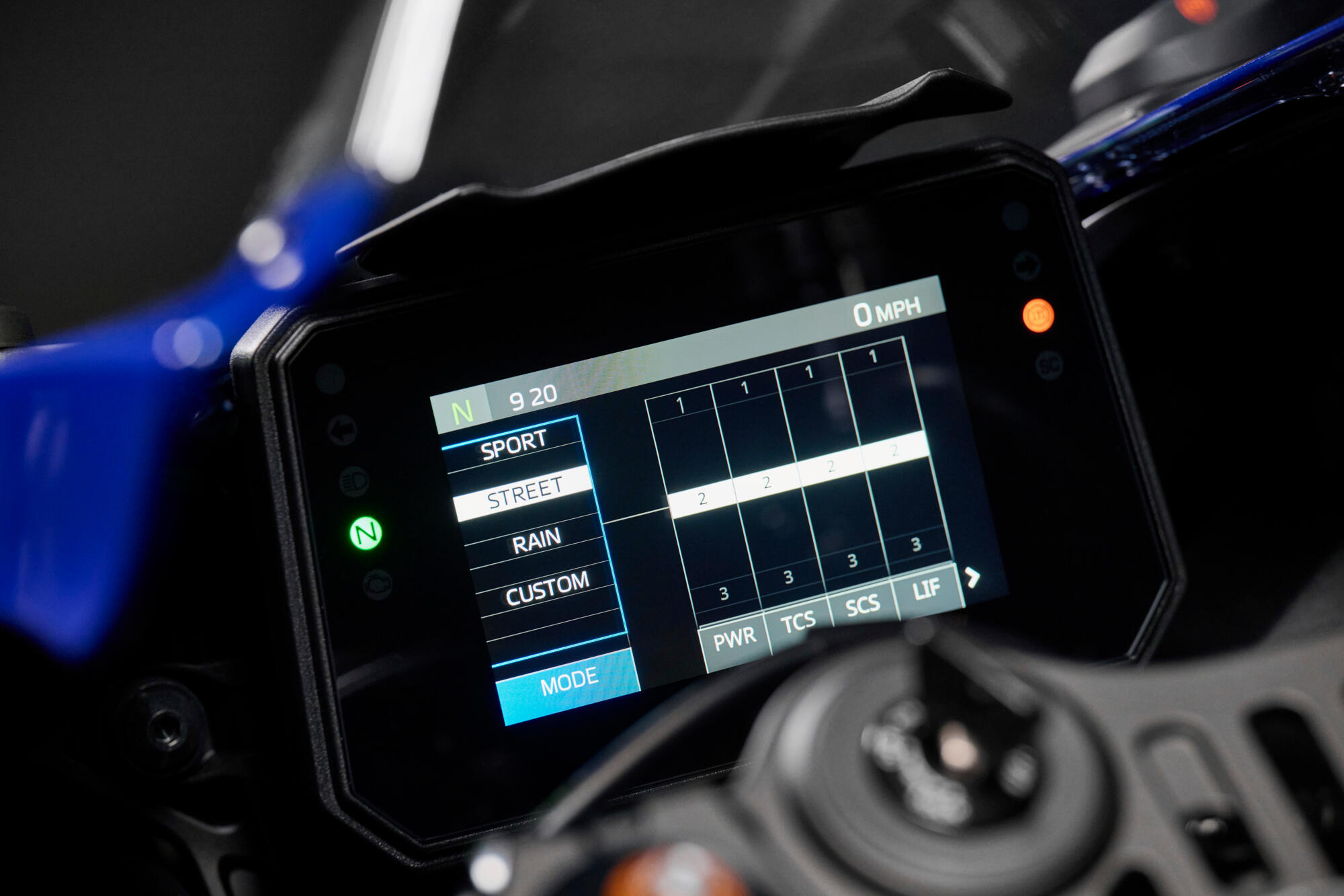 Sistemul Yamaha de control al deplasării cu setări personalizabile
