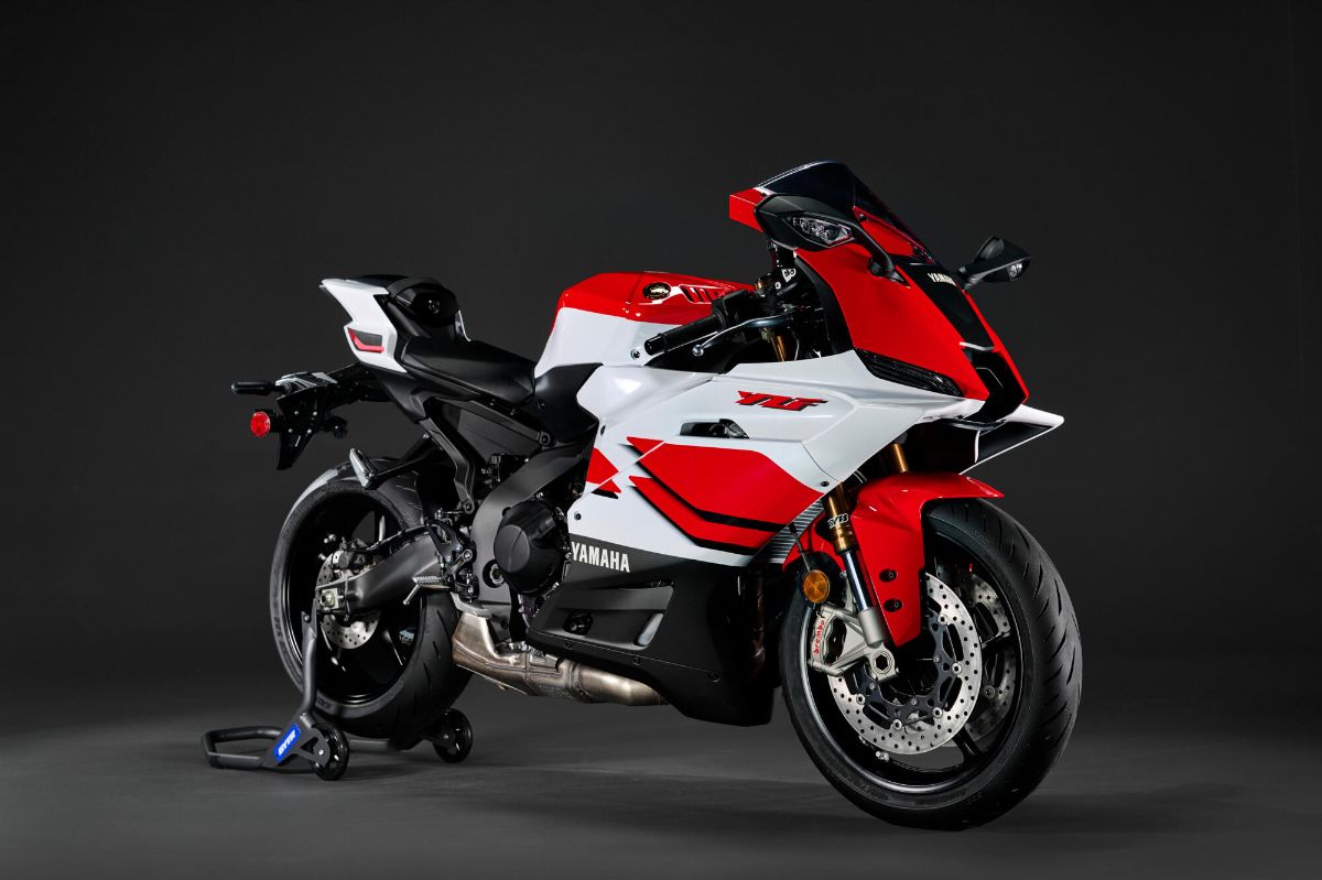 Cilindru principal față Brembo și etriere Stylema cuplate cu discuri de frână de 320 mm