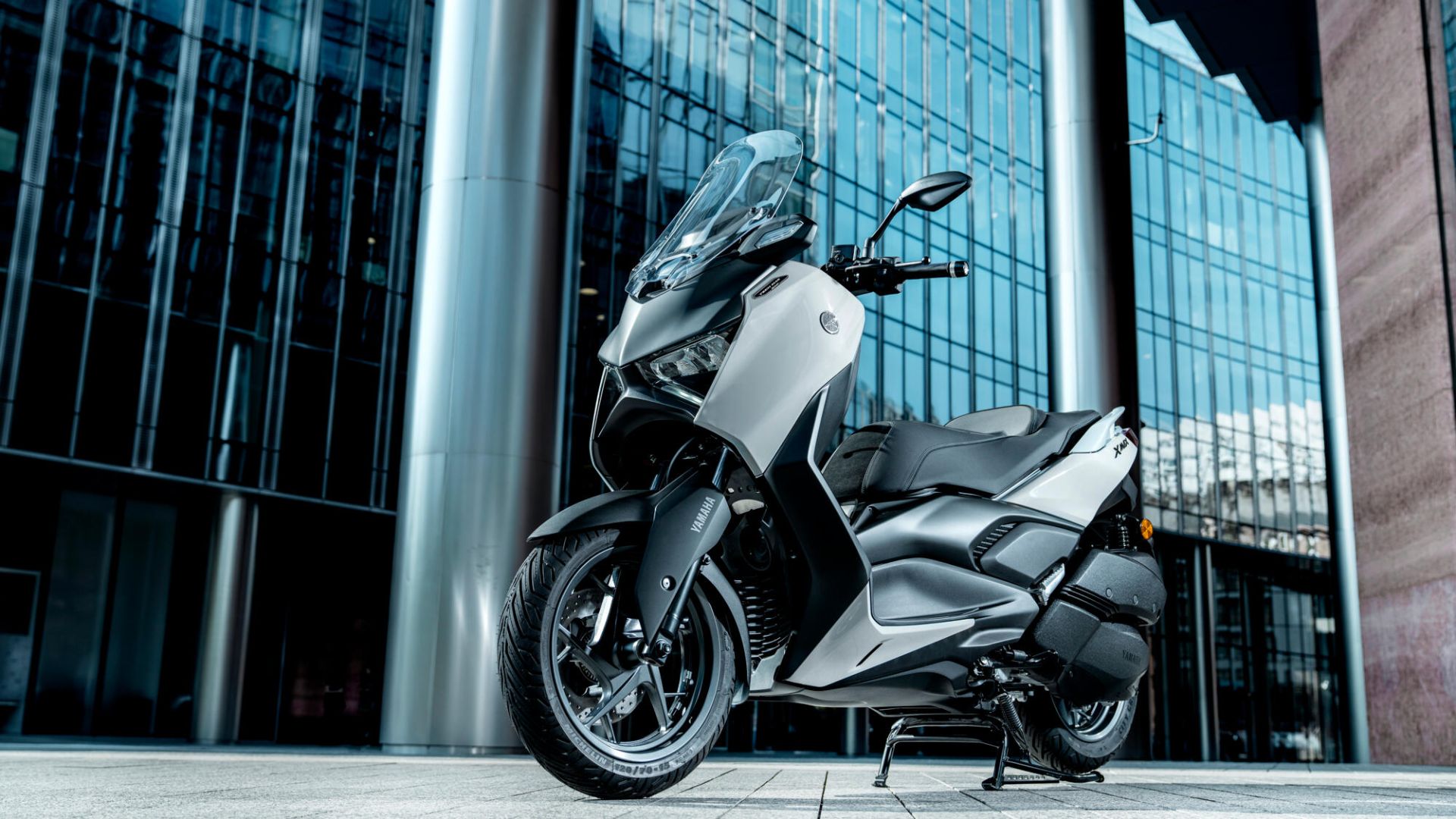 XMAX 300 Tech Max — imagine 8