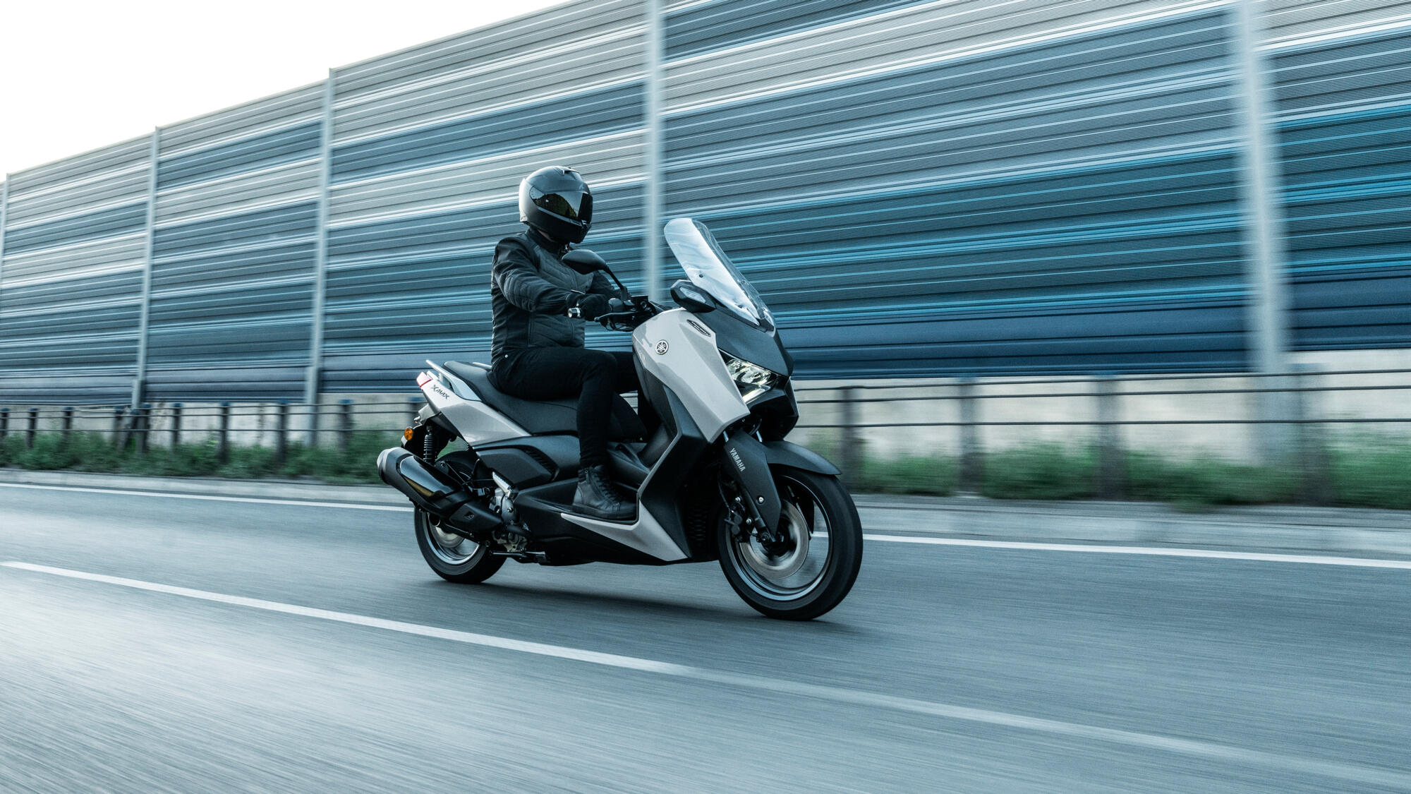 XMAX 300 Tech MAX+ — imagine 16
