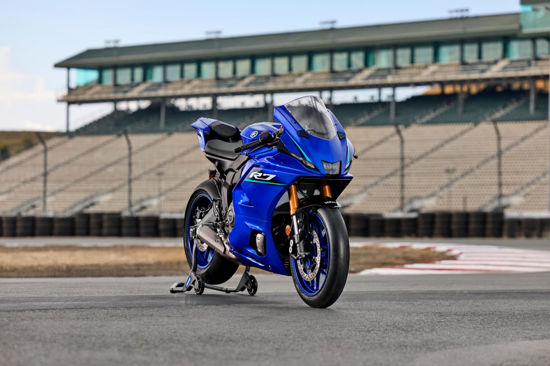 R7 — imagine 3